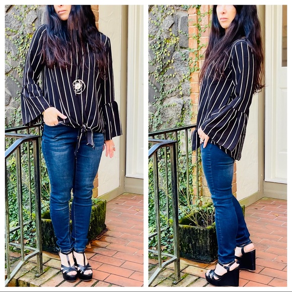 ✨LAST ONE✨Chic bell sleeves black stripes top - Picture 3 of 9